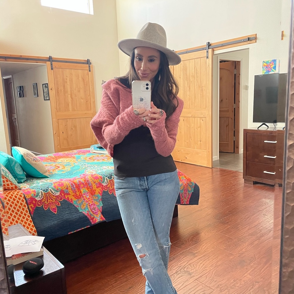 Lack of color hat excellent condition size small - Picture 4 of 5
